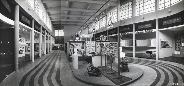 Fiera di Milano - Campionaria 1941 - Padiglione dei colori e vernici - Sala interna - Veduta panoramica