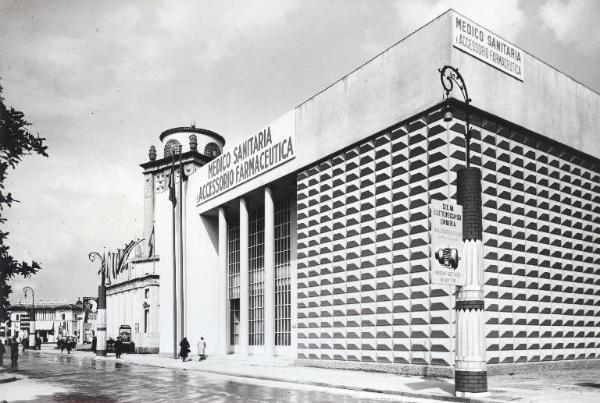 Fiera di Milano - Campionaria 1941 - Padiglione della Mostra medico-sanitaria e accessorio farmaceutica - Esterno