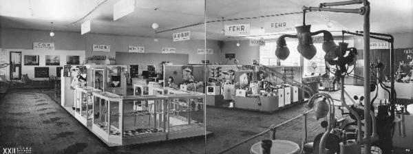 Fiera di Milano - Campionaria 1941 - Padiglione della Mostra medico-sanitaria e accessorio farmaceutica - Sala interna