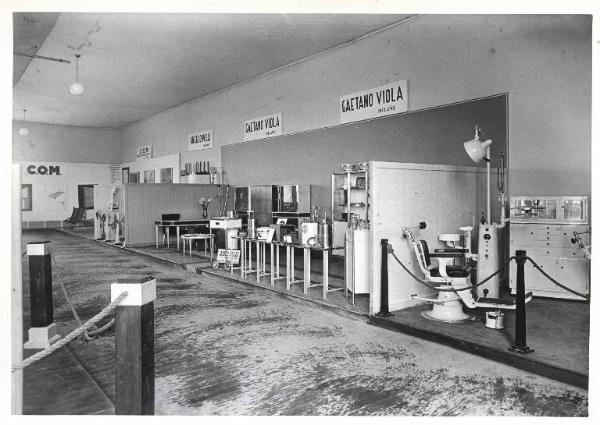 Fiera di Milano - Campionaria 1941 - Padiglione della Mostra medico-sanitaria e accessorio farmaceutica - Sala interna