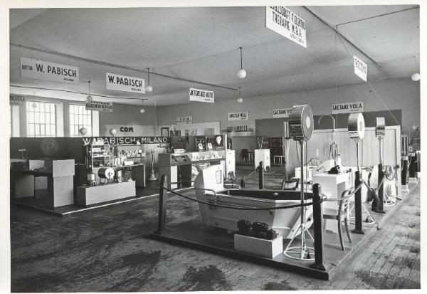 Fiera di Milano - Campionaria 1941 - Padiglione della Mostra medico-sanitaria e accessorio farmaceutica - Sala interna