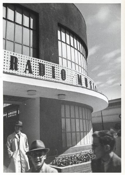 Fiera di Milano - Campionaria 1941 - Padiglione dell'ottica-foto-cine-radio-musica - Particolare della facciata