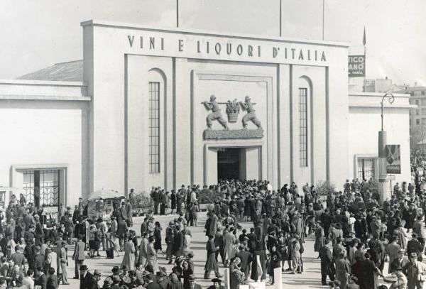 Fiera di Milano - Campionaria 1941 - Padiglione dei vini e liquori d'Italia - Esterno