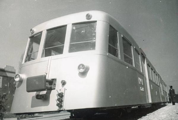 Fiera di Milano - Campionaria 1941 - Automotrice ferroviaria delle Officine meccaniche italiane "Reggiane" (OMI)