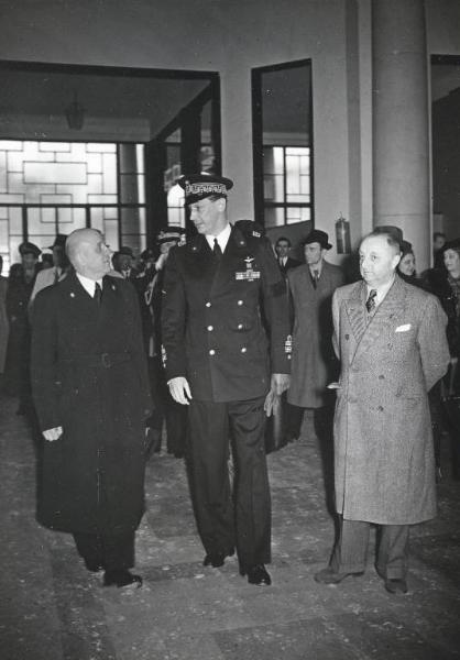 Fiera di Milano - Campionaria 1942 - Visita del duca di Spoleto Aimone di Savoia