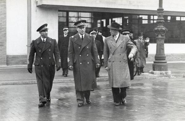 Fiera di Milano - Campionaria 1942 - Visita di un generale