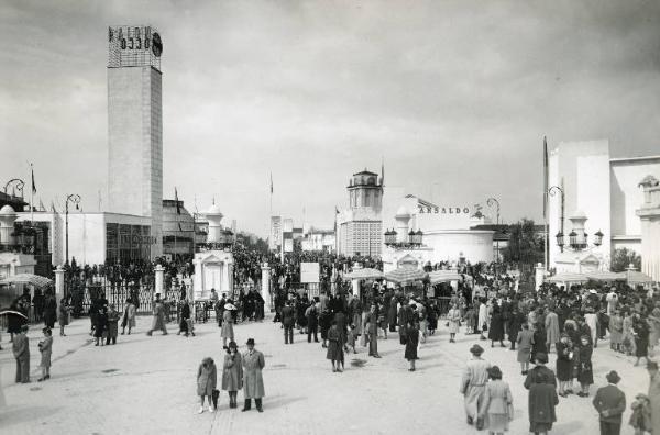 Fiera di Milano - Campionaria 1942 - Entrata di piazza Giulio Cesare