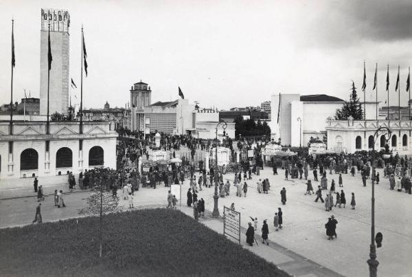 Fiera di Milano - Campionaria 1942 - Entrata di piazza Giulio Cesare