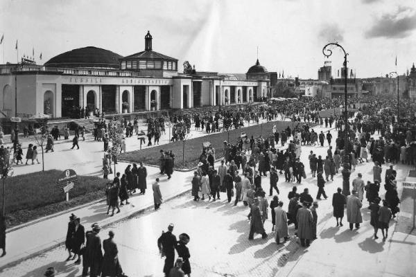 Fiera di Milano - Campionaria 1942 - Viale dell'industria