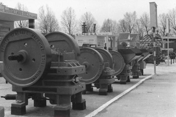 Fiera di Milano - Campionaria 1942 - Settore dell'edilizia - Stand della Società generale macchine edili