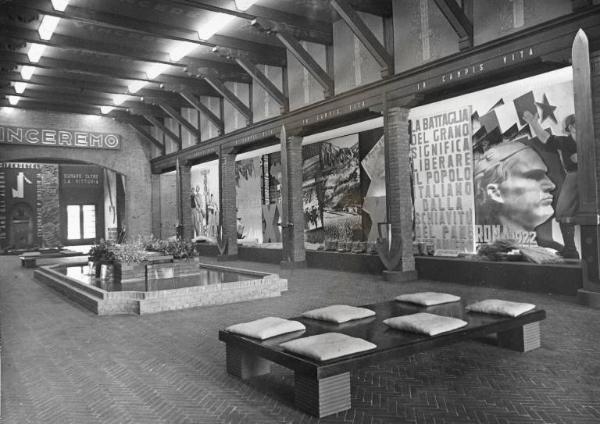 Fiera di Milano - Campionaria 1942 - Padiglione Arnaldo Mussolini (padiglione dell'agricoltura) - Mostra L'agricoltura e la guerra - Sala