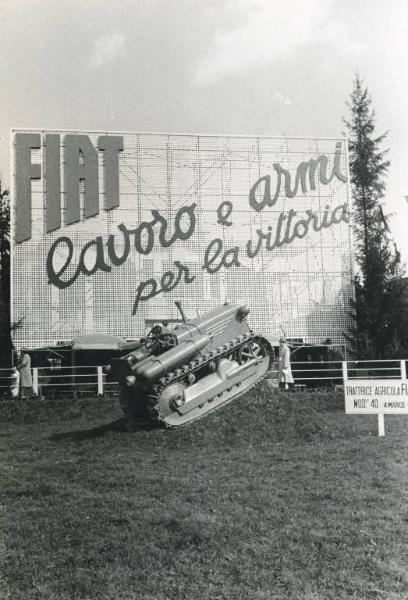 Fiera di Milano - Campionaria 1942 - Area espositiva della Fiat in piazza Italia