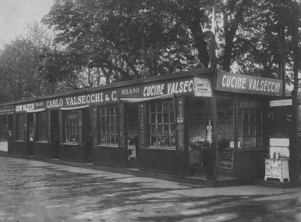 Fiera di Milano - Campionaria 1926 - Stand delle cucine della ditta Carlo Valsecchi