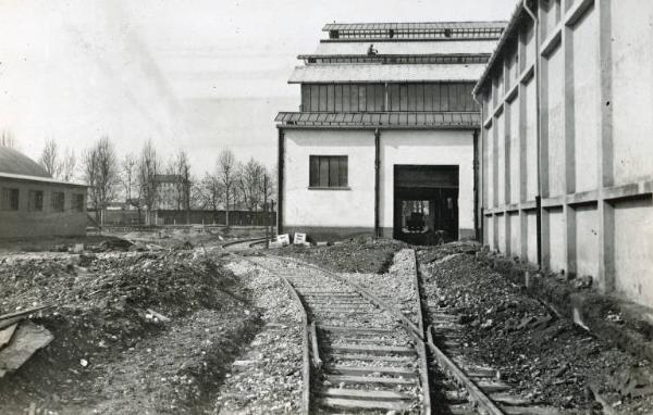 Fiera di Milano - Padiglione della meccanica - Ingresso dei treni merci - Lavori esterni