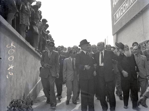 Fiera di Milano - Campionaria 1946 - Visita del presidente della Repubblica Enrico De Nicola in occasione della inaugurazione