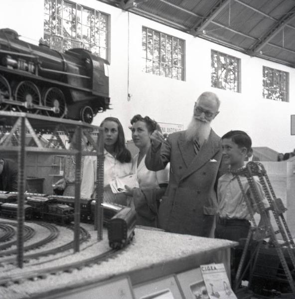 Fiera di Milano - Campionaria 1946 - Padiglione della locomozione e trasporti - Interno