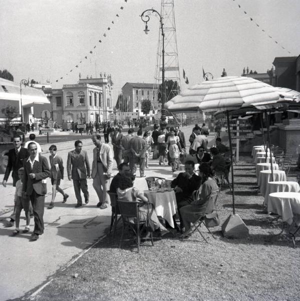 Fiera di Milano - Campionaria 1946 - Viale dell'industria