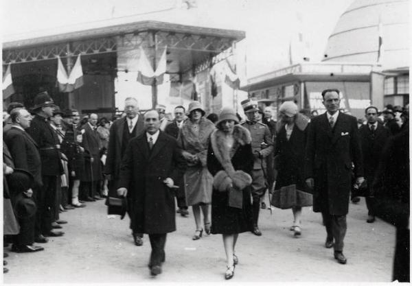 Fiera di Milano - Campionaria 1929 - Visita del duca di Bergamo Adalberto di Savoia e della duchessa di Pistoia Lydia di Arenberg