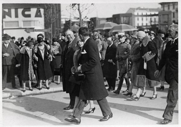 Fiera di Milano - Campionaria 1929 - Visita del duca di Bergamo Adalberto di Savoia e della duchessa di Pistoia Lydia di Arenberg