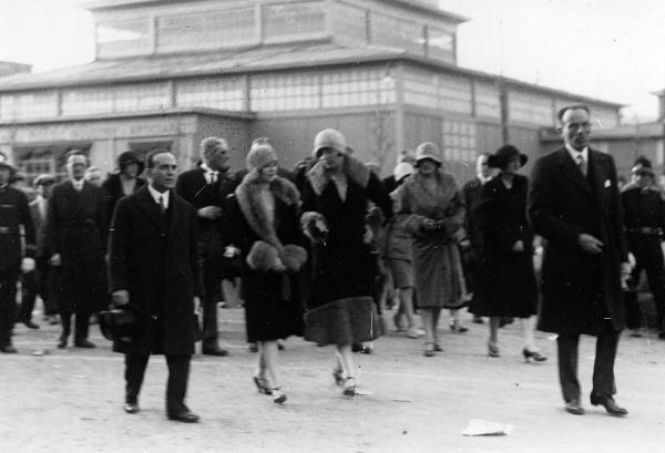 Fiera di Milano - Campionaria 1929 - Visita del duca di Bergamo Adalberto di Savoia e della duchessa di Pistoia Lydia di Arenberg