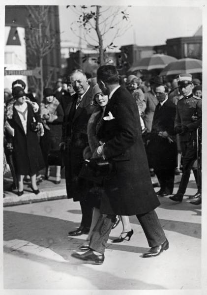 Fiera di Milano - Campionaria 1929 - Visita del duca di Bergamo Adalberto di Savoia e della duchessa di Pistoia Lydia di Arenberg