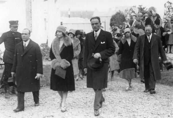 Fiera di Milano - Campionaria 1929 - Visita del duca di Bergamo Adalberto di Savoia e della duchessa di Pistoia Lydia di Arenberg