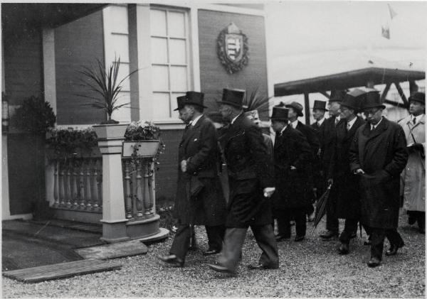 Fiera di Milano - Campionaria 1929 - Visita del ministro della pubblica istruzione Giuseppe Belluzzo