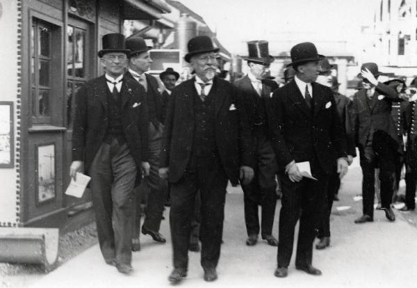 Fiera di Milano - Campionaria 1929 - Visita del ministro del commercio francese George Bonnefous