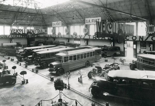 Fiera di Milano - Campionaria 1929 - Padiglione degli autoveicoli - Interno