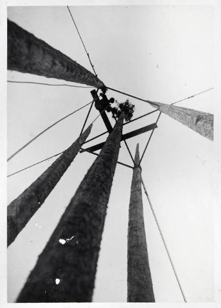 Fiera di Milano - Campionaria 1929 - Struttura di pali per l'elettricità