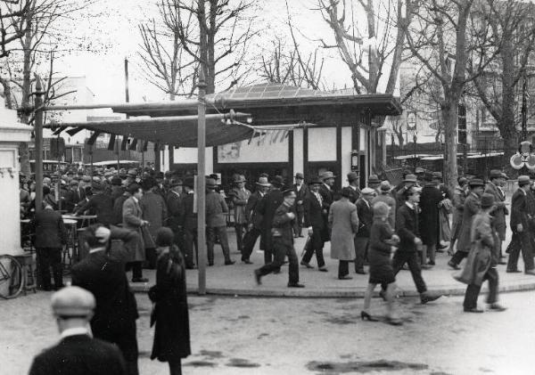 Fiera di Milano - Campionaria 1929 - Entrata di porta Domodossola - Visitatori ai passaggi