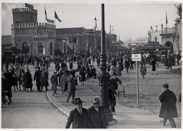 Fiera di Milano - Campionaria 1929 - Viale del commercio