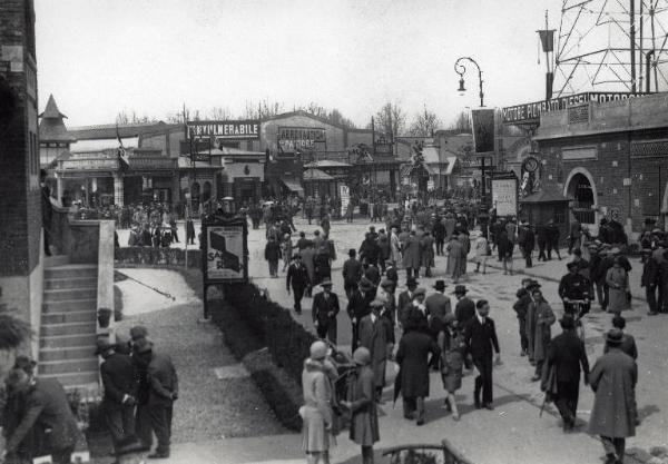 Fiera di Milano - Campionaria 1929 - Viale della scienza