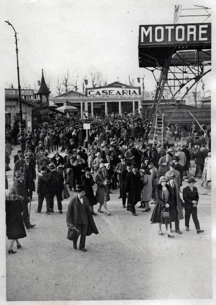 Fiera di Milano - Campionaria 1929 - Viale dell'agricoltura - Folla di visitatori