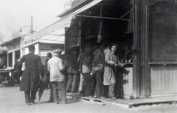 Fiera di Milano - Campionaria 1929 - Operai addetti ai lavori di allestimento