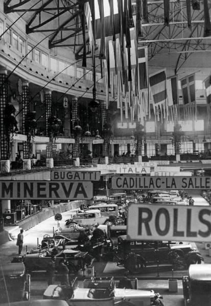 Fiera di Milano - Campionaria 1928 - Salone dell'automobile nel palazzo dello sport