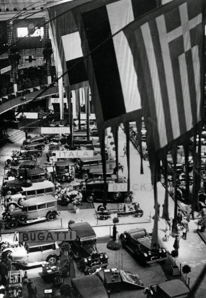 Fiera di Milano - Campionaria 1928 - Salone dell'automobile nel palazzo dello sport