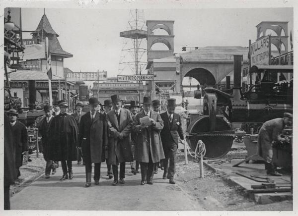 Fiera di Milano - Campionaria 1930 - Visita dell'ambasciatore di Francia a Roma Maurice de Beaumarchais