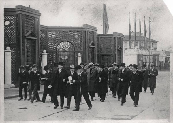 Fiera di Milano - Campionaria 1930 - Visita di un gruppo di personalità