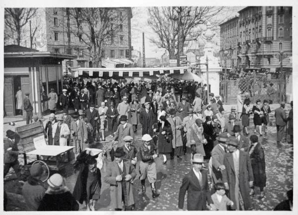 Fiera di Milano - Campionaria 1930 - Entrata di porta Domodossola - Visitatori