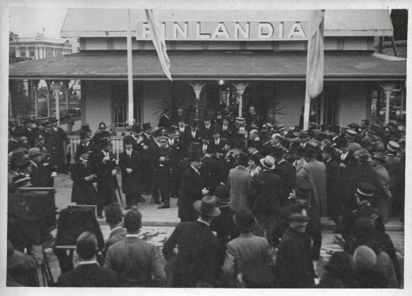 Fiera di Milano - Campionaria 1930 - Visita del ministro delle corporazioni Giuseppe Bottai e di un gruppo di diplomatici