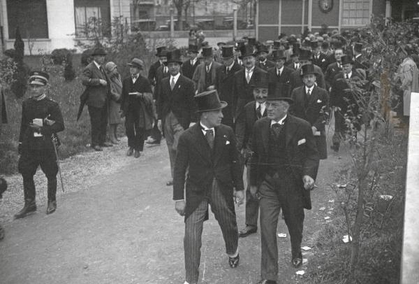 Fiera di Milano - Campionaria 1930 - Visita del ministro delle corporazioni Giuseppe Bottai e di un gruppo di diplomatici