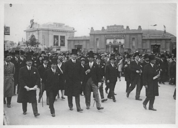 Fiera di Milano - Campionaria 1930 - Visita del ministro delle corporazioni Giuseppe Bottai e di un gruppo di diplomatici