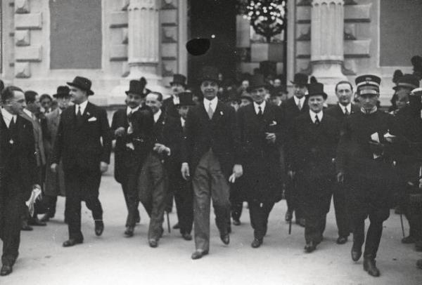 Fiera di Milano - Campionaria 1930 - Visita del ministro delle corporazioni Giuseppe Bottai e di un gruppo di diplomatici