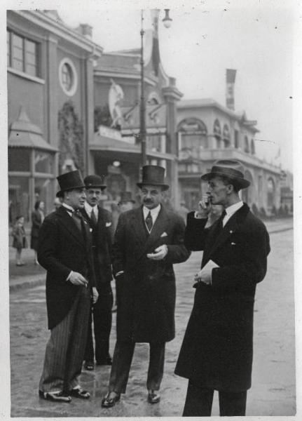 Fiera di Milano - Campionaria 1930 - Gruppo di personalità