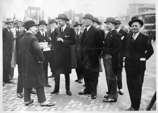 Fiera di Milano - Campionaria 1930 - Gruppo di personalità