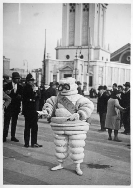 Fiera di Milano - Campionaria 1930 - Pubblicità della Michelin