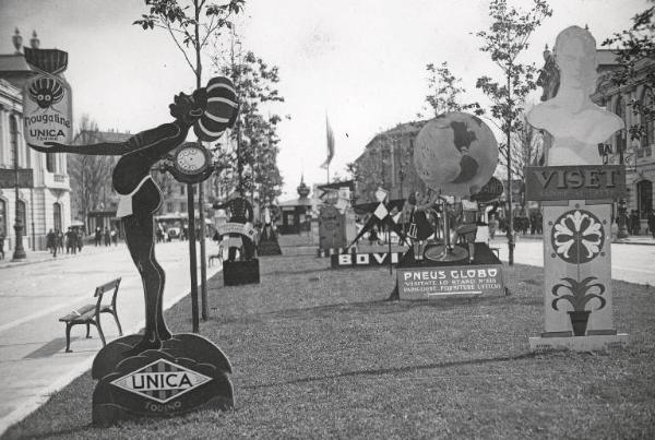 Fiera di Milano - Campionaria 1930 - Cartelli e sagome pubblicitarie