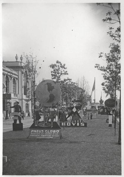 Fiera di Milano - Campionaria 1930 - Cartelli e sagome pubblicitarie