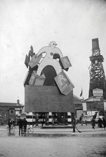 Fiera di Milano - Campionaria 1930 - Installazione pubblicitaria dei lubrificanti Fiat